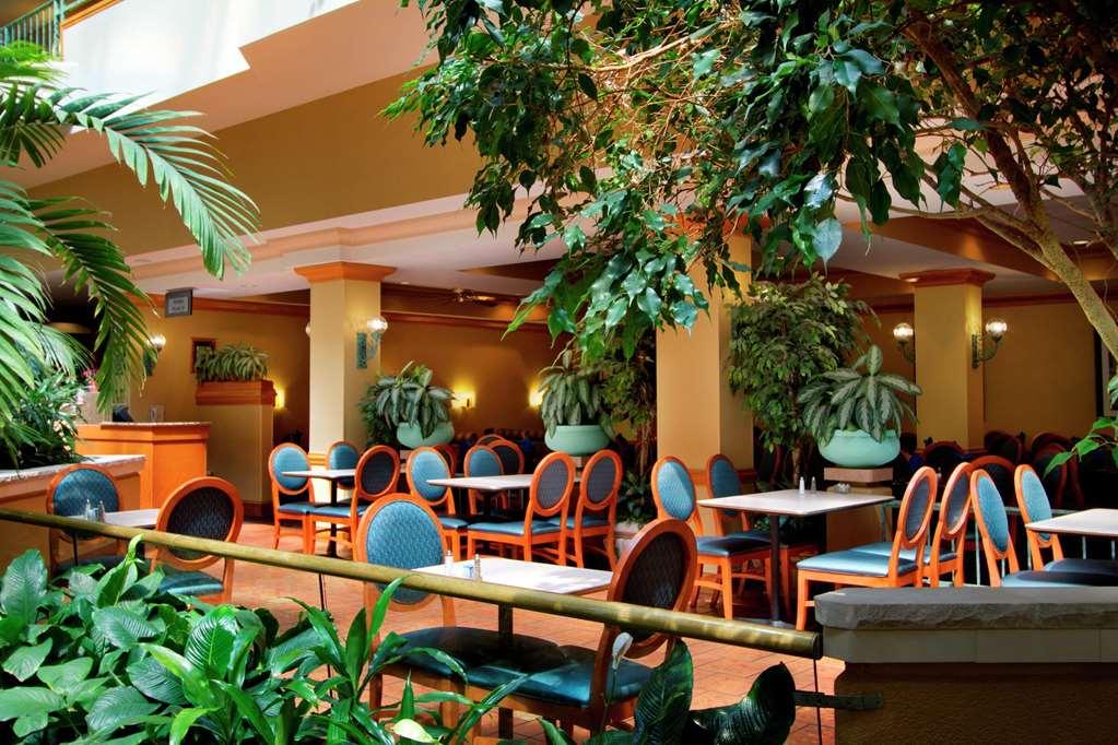 Embassy Suites By Hilton Greensboro Airport Ресторан фото