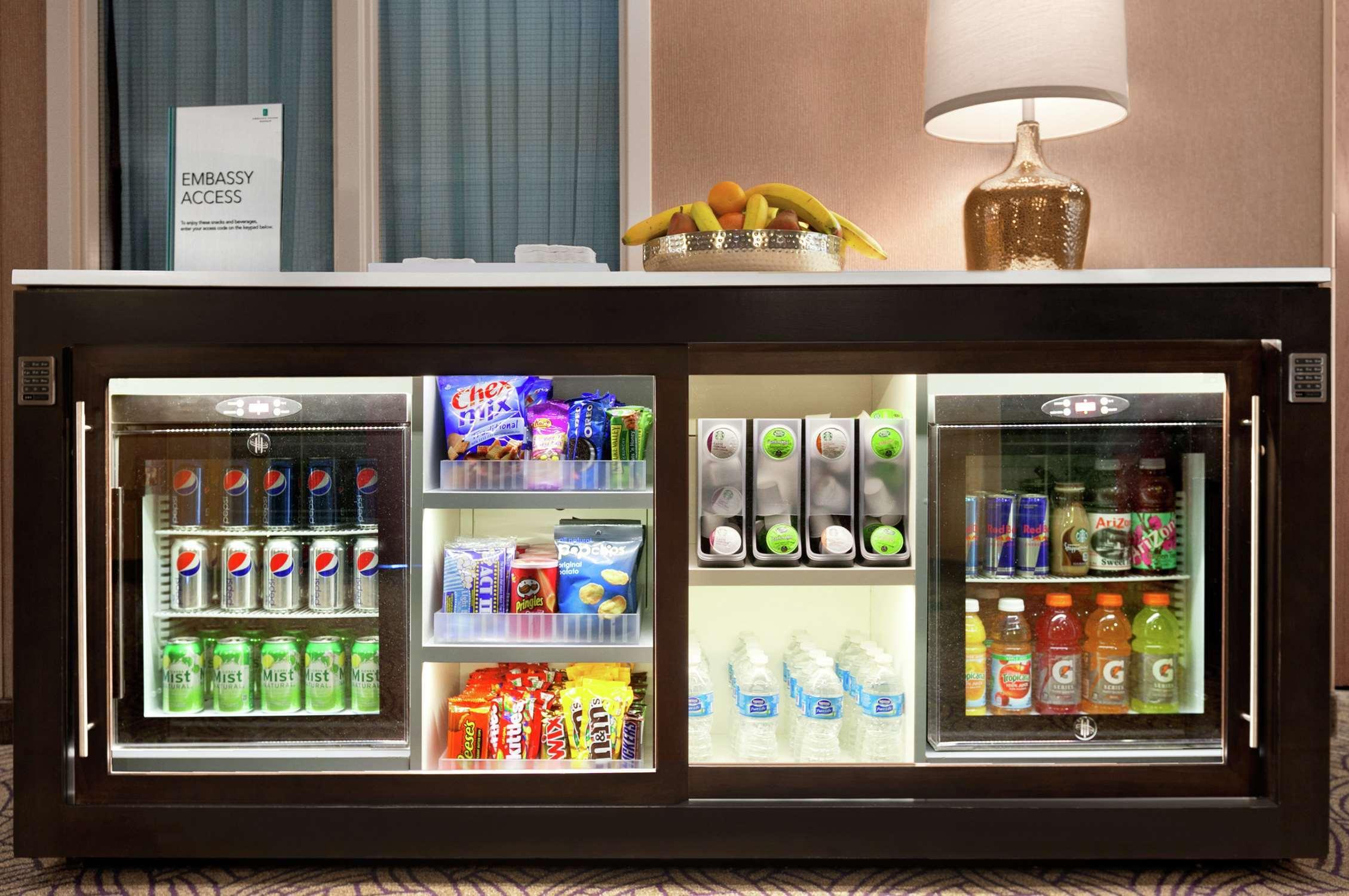 Embassy Suites By Hilton Greensboro Airport Экстерьер фото