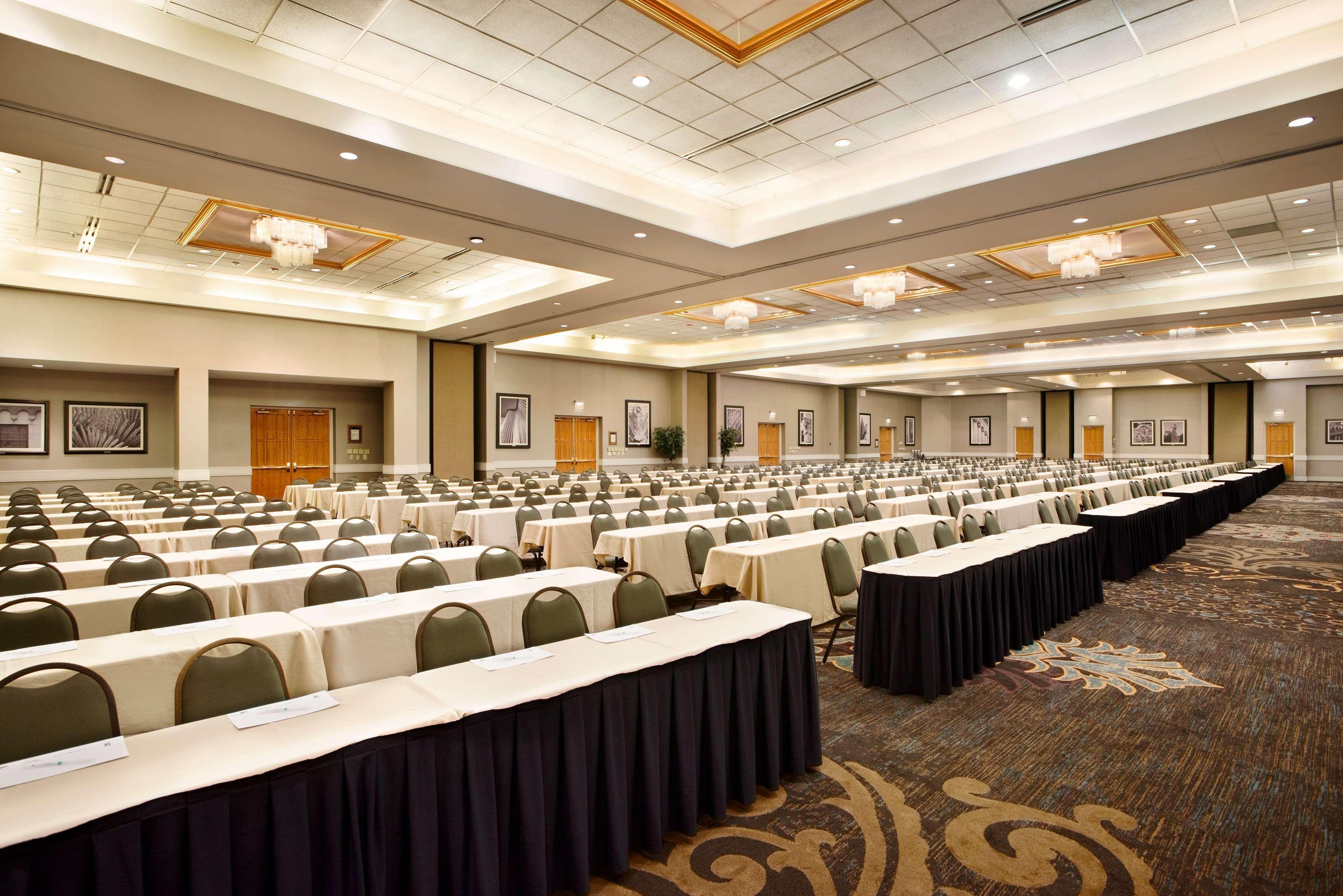 Embassy Suites By Hilton Greensboro Airport Экстерьер фото