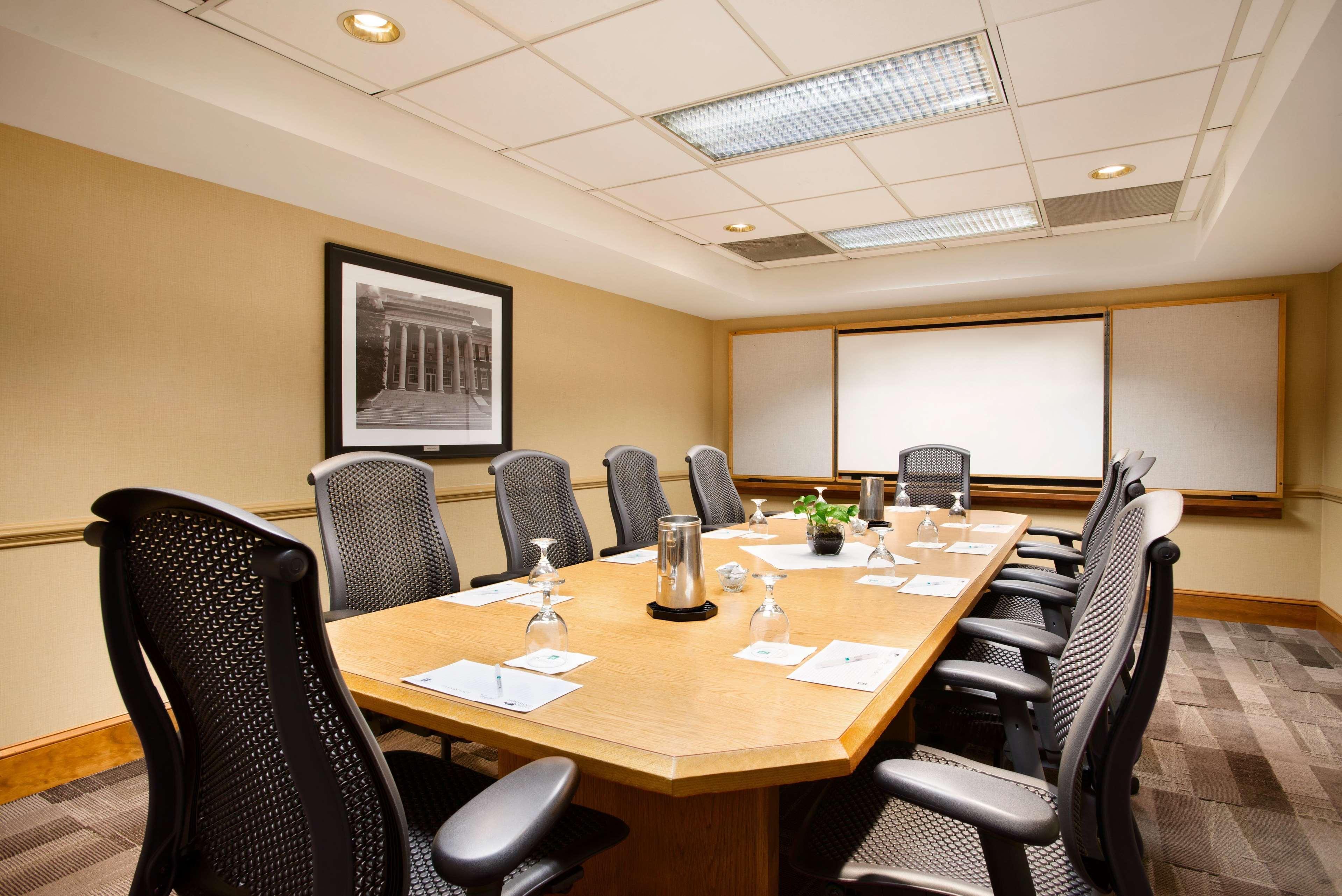 Embassy Suites By Hilton Greensboro Airport Экстерьер фото