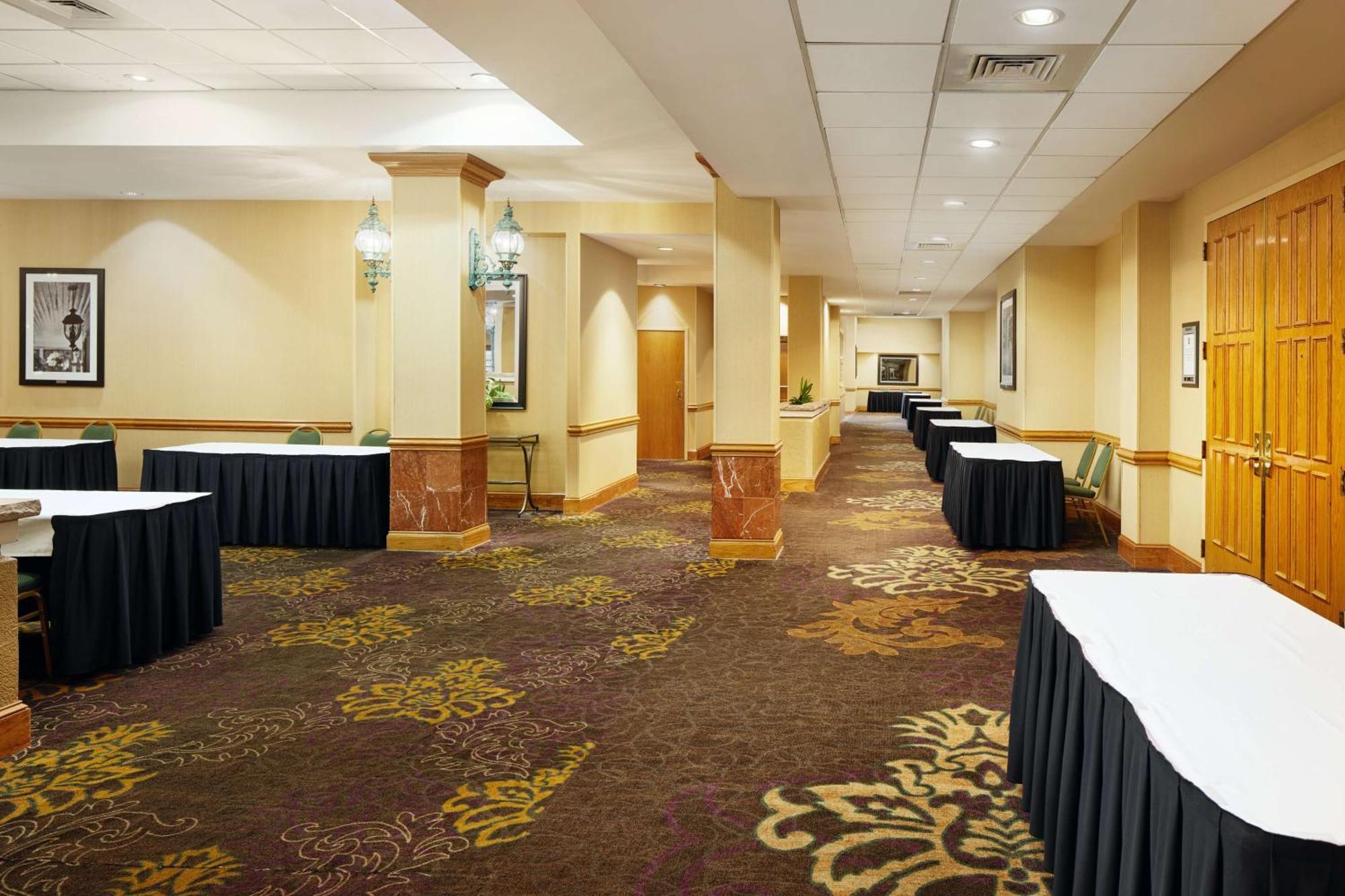 Embassy Suites By Hilton Greensboro Airport Экстерьер фото