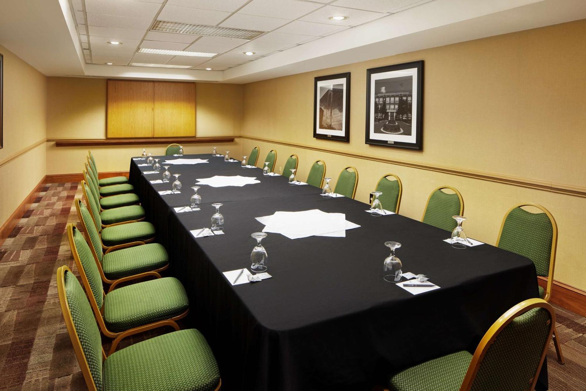 Embassy Suites By Hilton Greensboro Airport Экстерьер фото