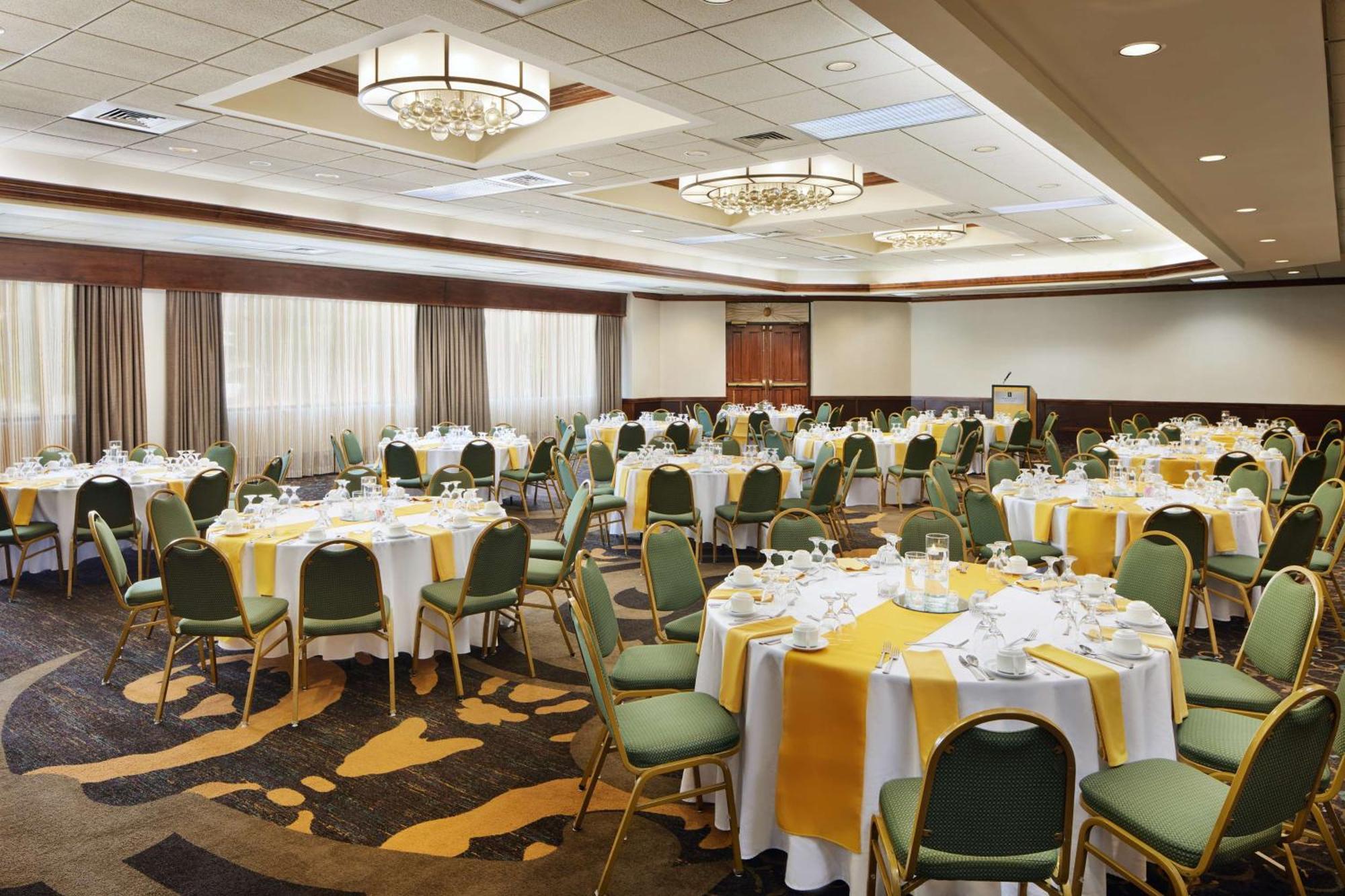 Embassy Suites By Hilton Greensboro Airport Экстерьер фото