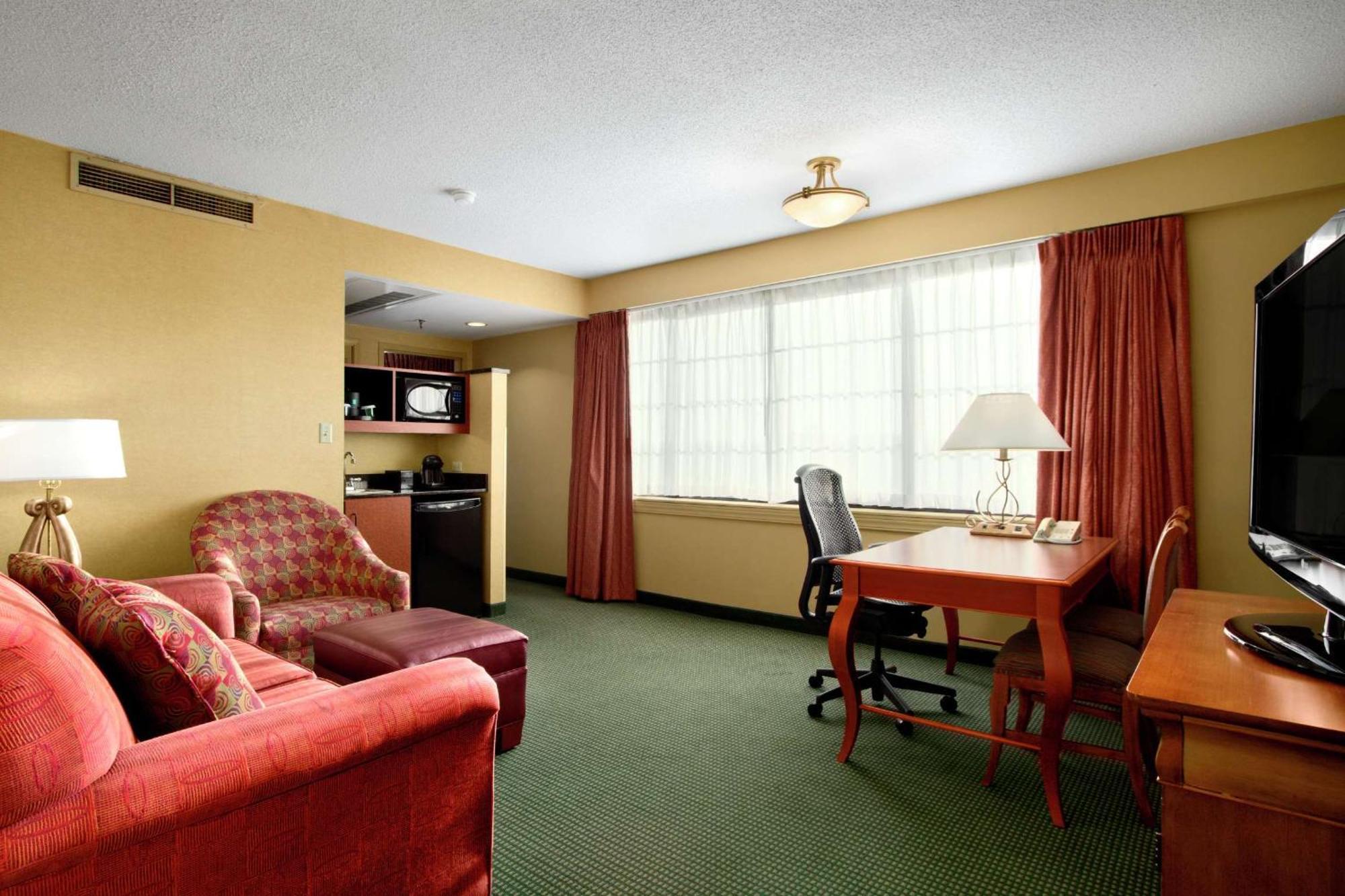 Embassy Suites By Hilton Greensboro Airport Экстерьер фото