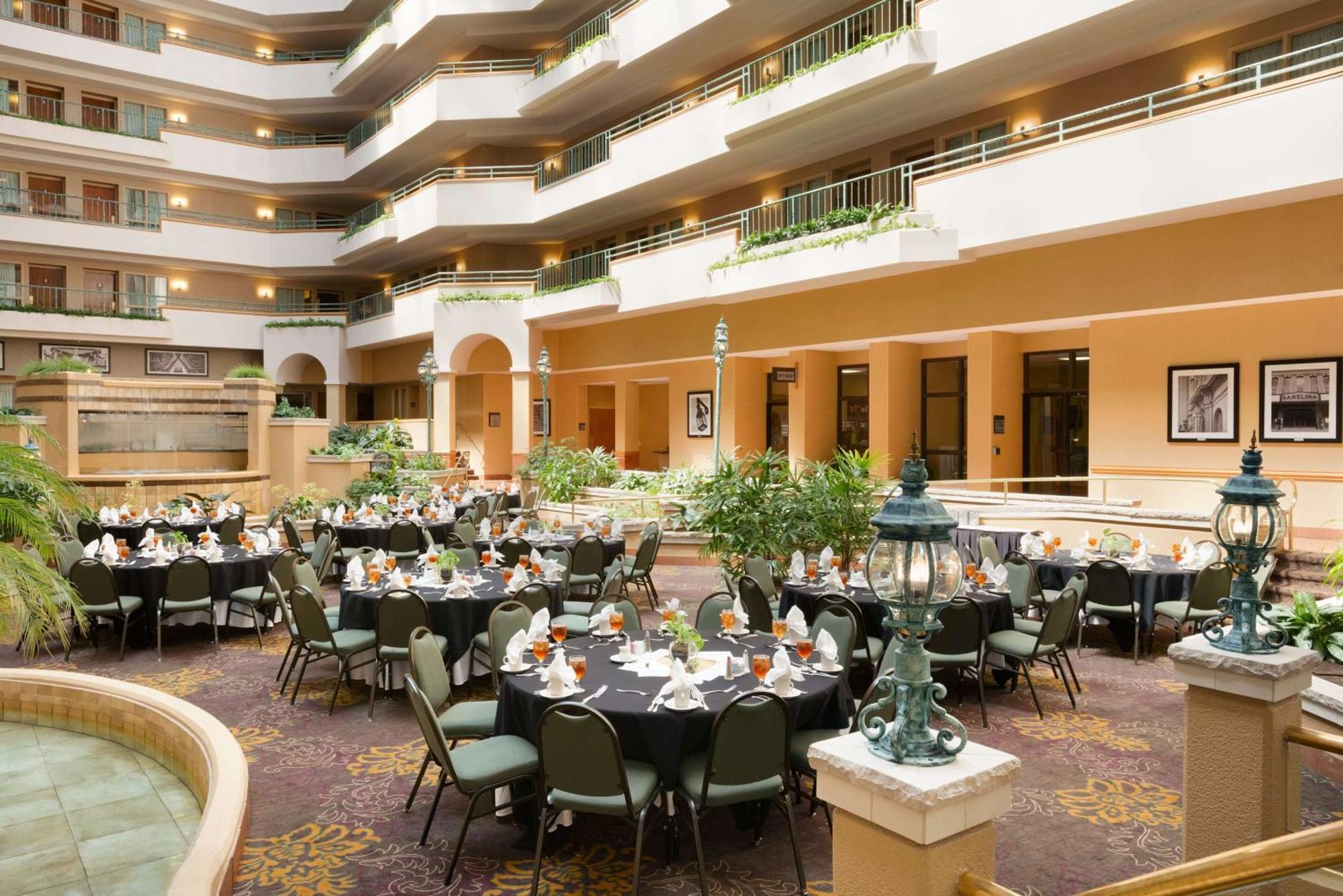 Embassy Suites By Hilton Greensboro Airport Экстерьер фото