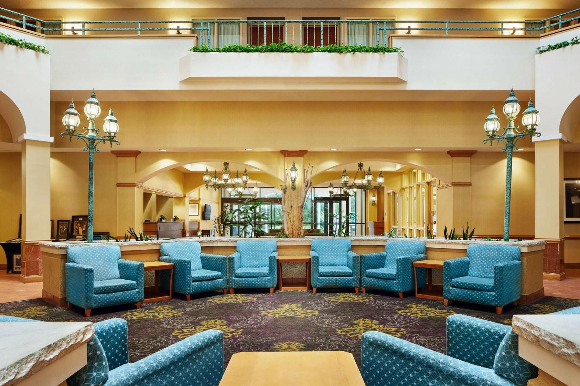 Embassy Suites By Hilton Greensboro Airport Экстерьер фото