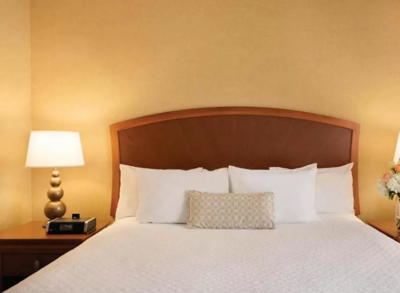 Embassy Suites By Hilton Greensboro Airport Экстерьер фото