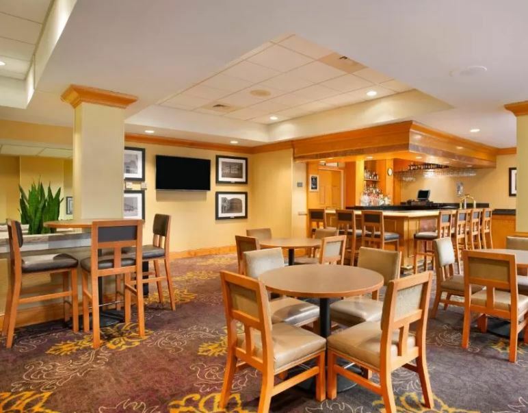 Embassy Suites By Hilton Greensboro Airport Экстерьер фото